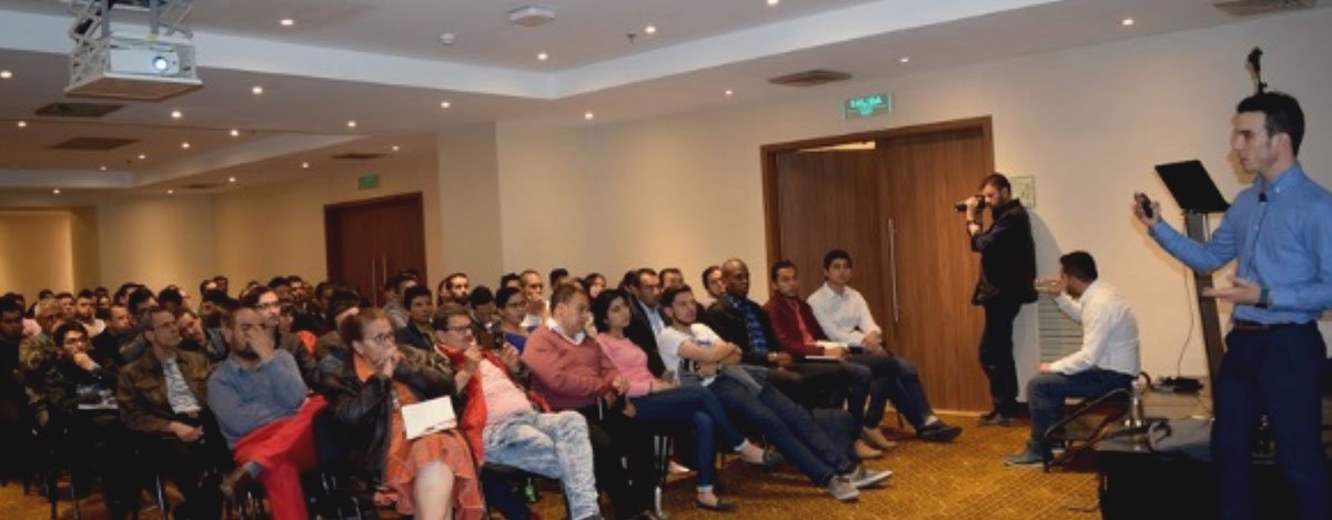 seminario Enrique Mazon en charla en Bogotá, Colombia