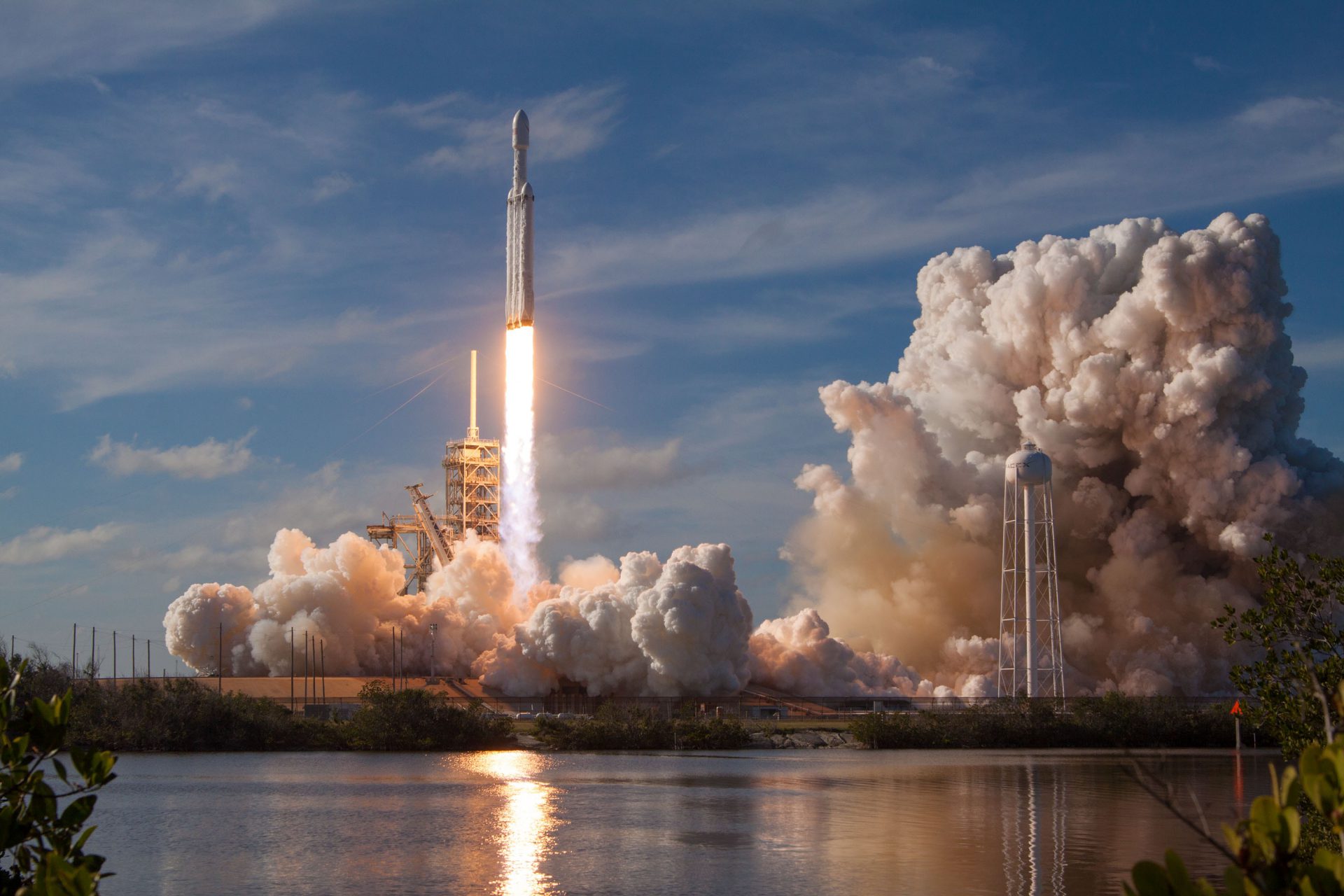 spacex-OHOU-5UVIYQ-unsplash Cohete despegando